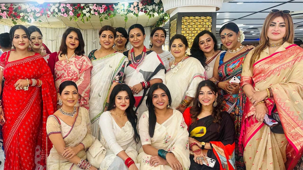 তারকাদের বর্ণাঢ্য বর্ষবরণ