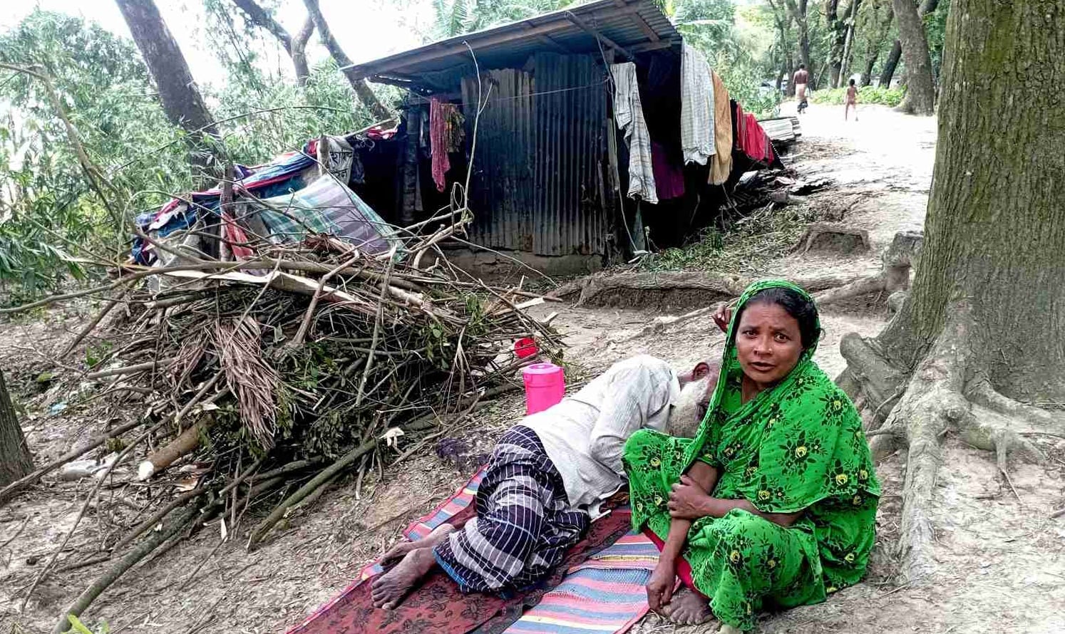বোরহানউদ্দিনে ঝড়ের তাণ্ডব, খোলা আকাশের নিচে বহু পরিবার