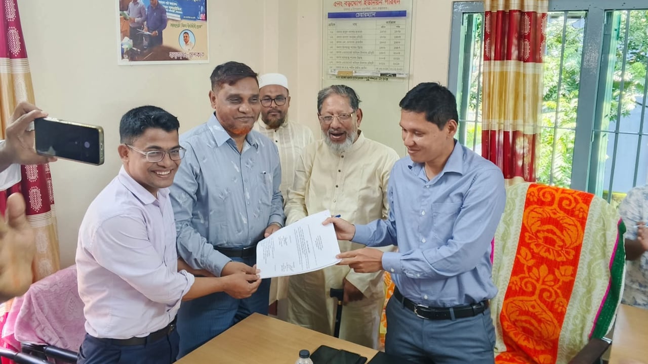 ইউপি চেয়ারম্যানের দায়িত্ব নিলেন সিইসির ছোট ভাই