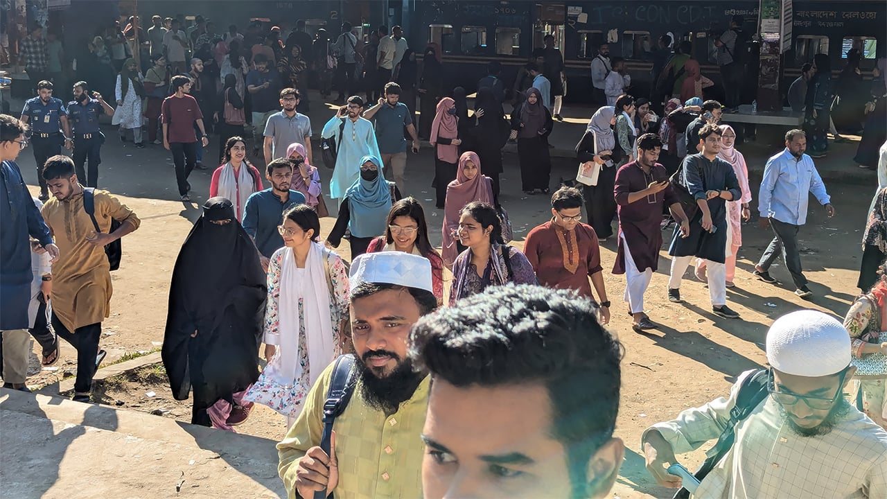 নারী ভোটারদের উপস্থিতি বেশি