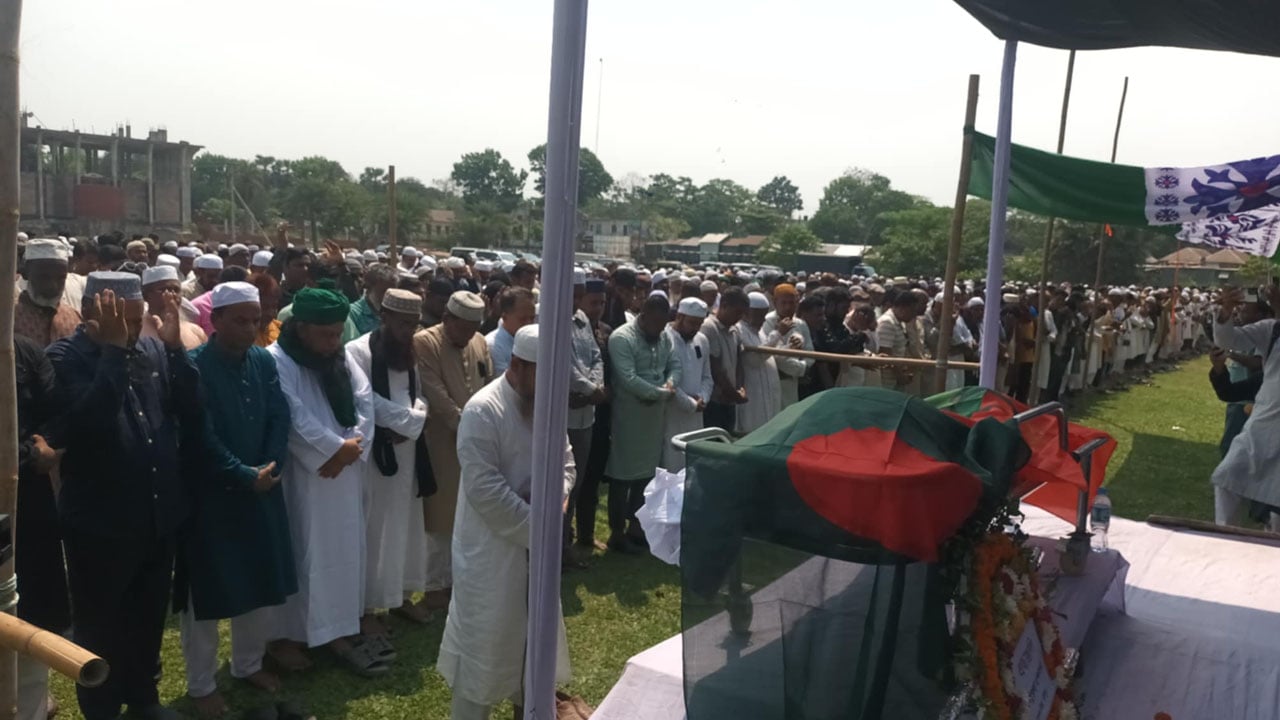 মতলব উত্তর বিএনপির সভাপতিকে রাষ্ট্রীয় মর্যাদায় দাফন