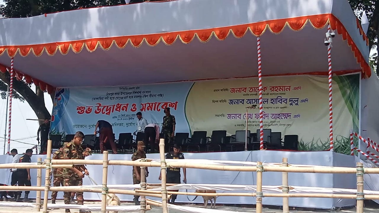 কুমিল্লা থেকে চাঁদপুরের পথে প্রধানমন্ত্রী