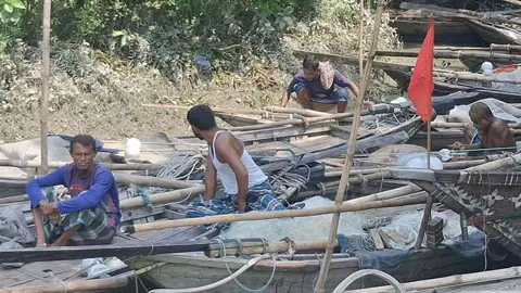 দুই দিন পরই ইলিশ ধরায় নিষেধাজ্ঞা, দুশ্চিন্তায় ৪১ হাজার জেলে পরিবার