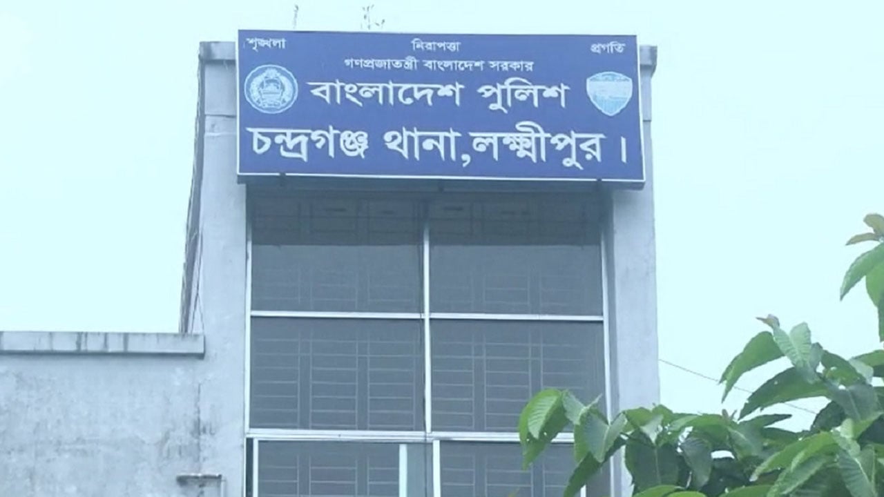 রাতে জামায়াত নেতার বাড়িতে খেতে গিয়ে নির্বাচনি দুই কর্মকর্তা আটক