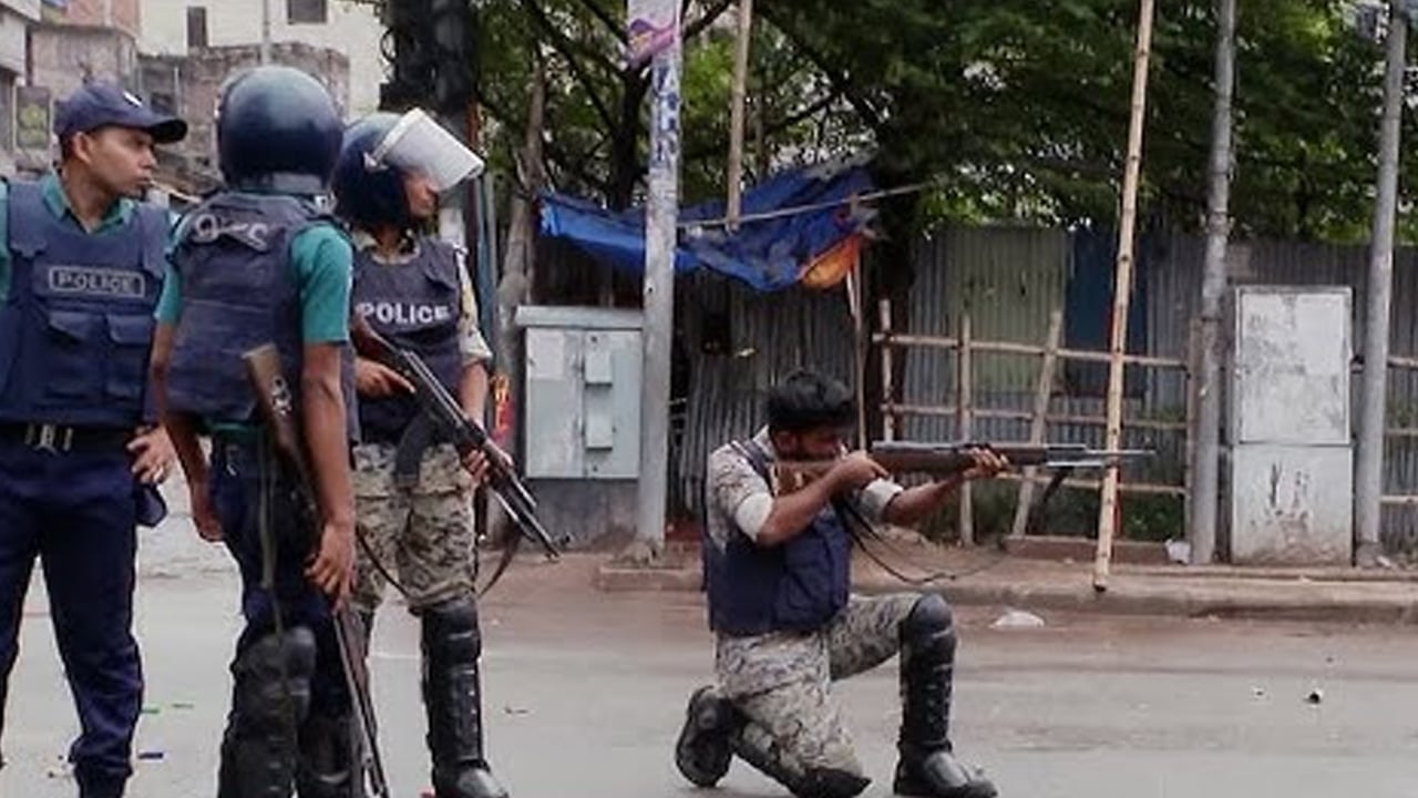 চানখাঁরপুলে পুলিশ সদস্যদের হিন্দিতে কথাবার্তা বলতে শুনেছি