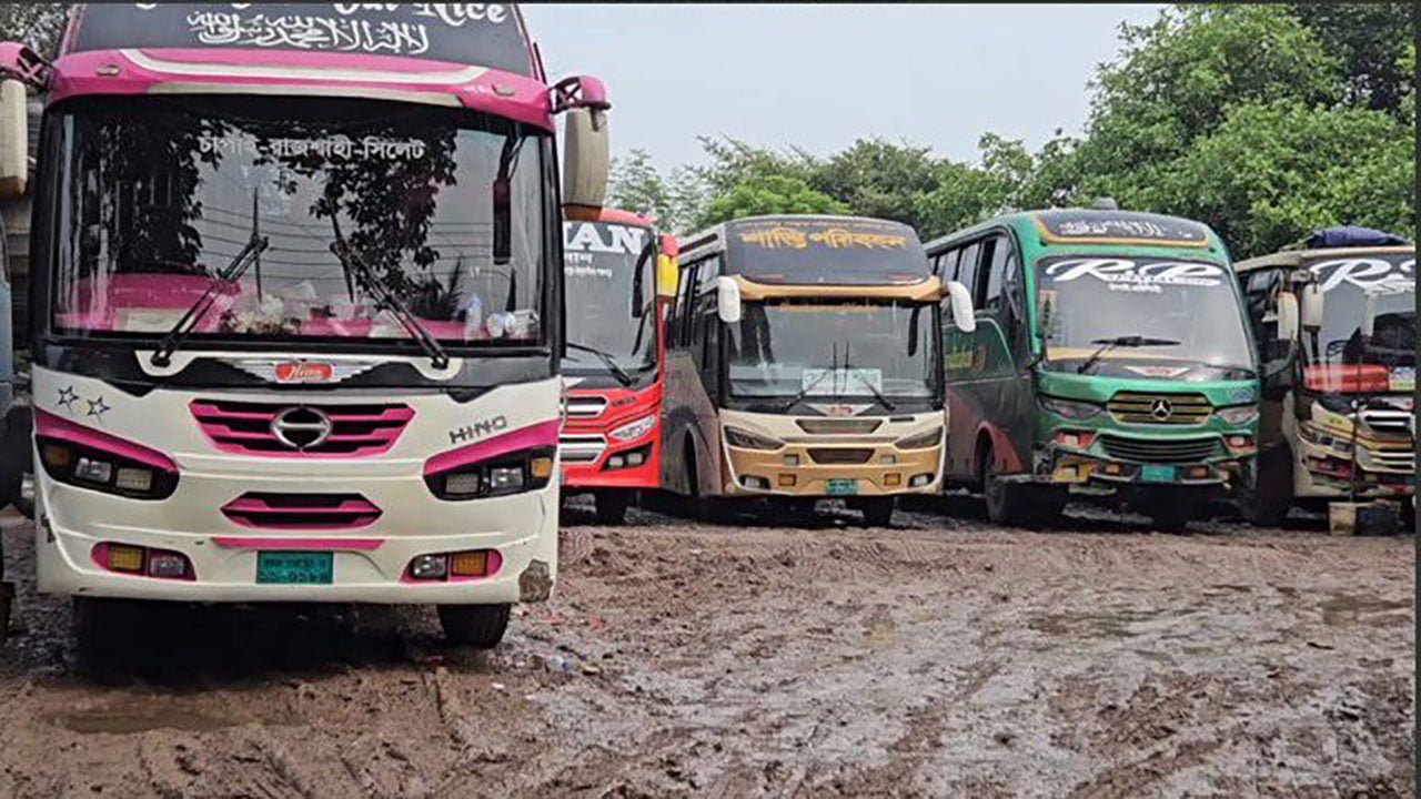 চাঁপাইনবাবগঞ্জ-ঢাকা রুটে বাস চলাচল বন্ধ