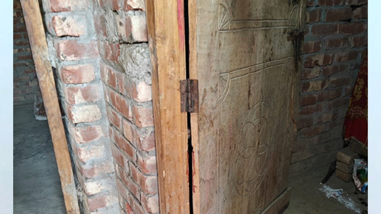 চাঁপাইনবাবগঞ্জে পুত্রবধূকে গলা কেটে হত্যা, শাশুড়ি আটক