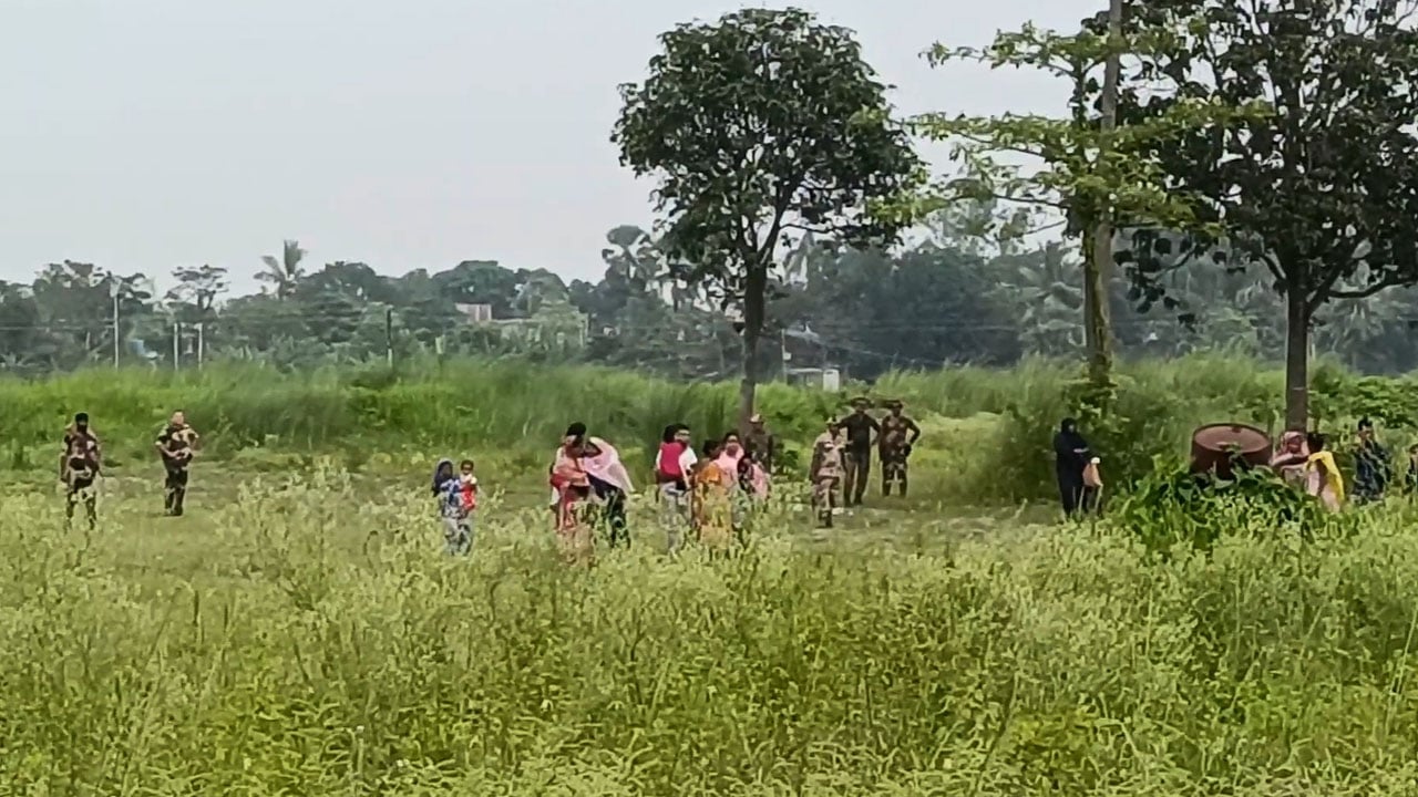 শিবগঞ্জ সীমান্তে বিএসএফের পুশইন ঠেকাল বিজিবি