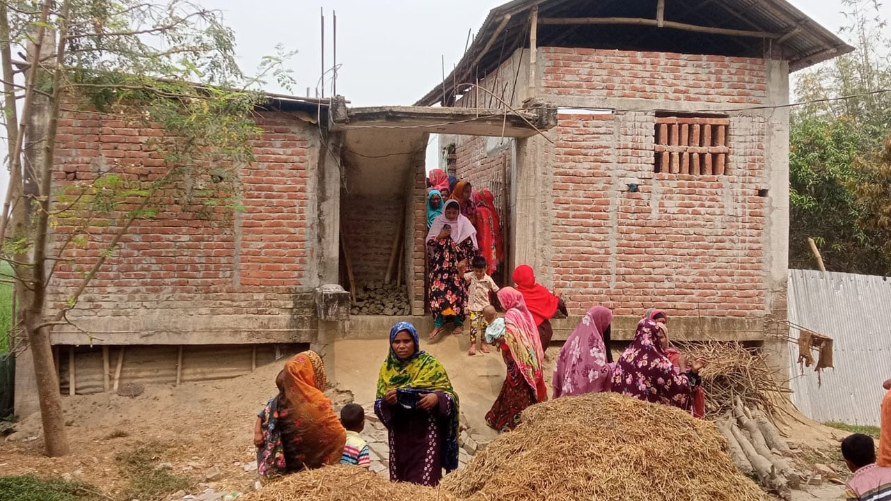 স্ত্রীকে হত্যার পর টয়লেটের ট্যাংকে লাশ, আটক স্বামী