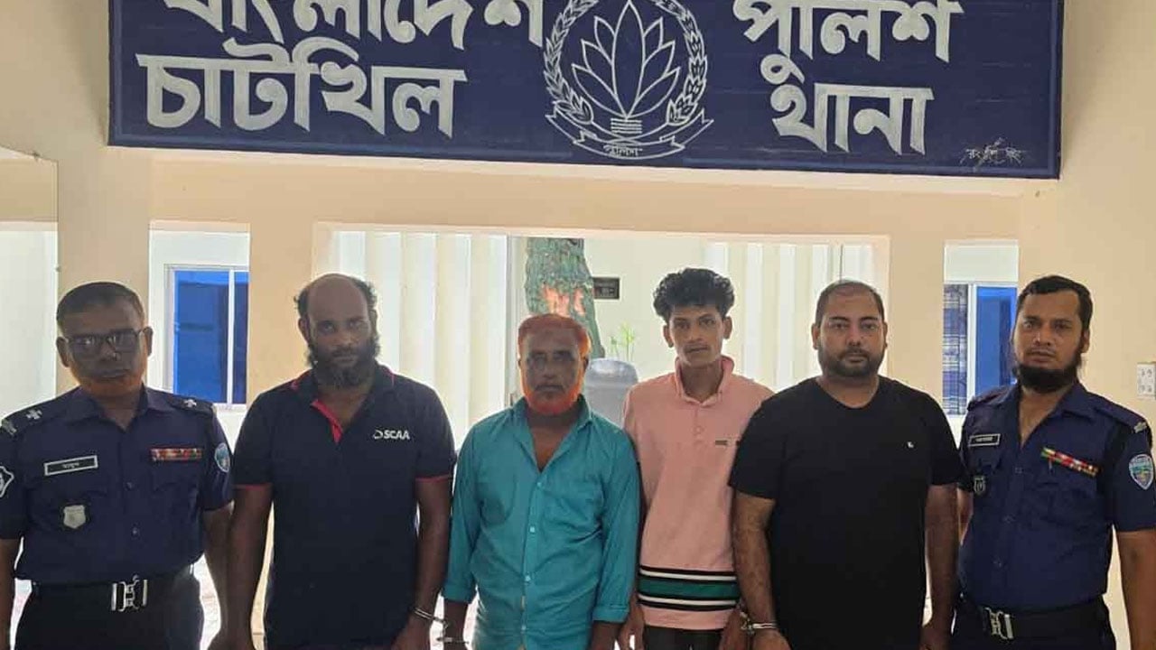 চায়ের দোকানে পুলিশের অভিযান, গ্রেপ্তার ৬ জুয়ারি