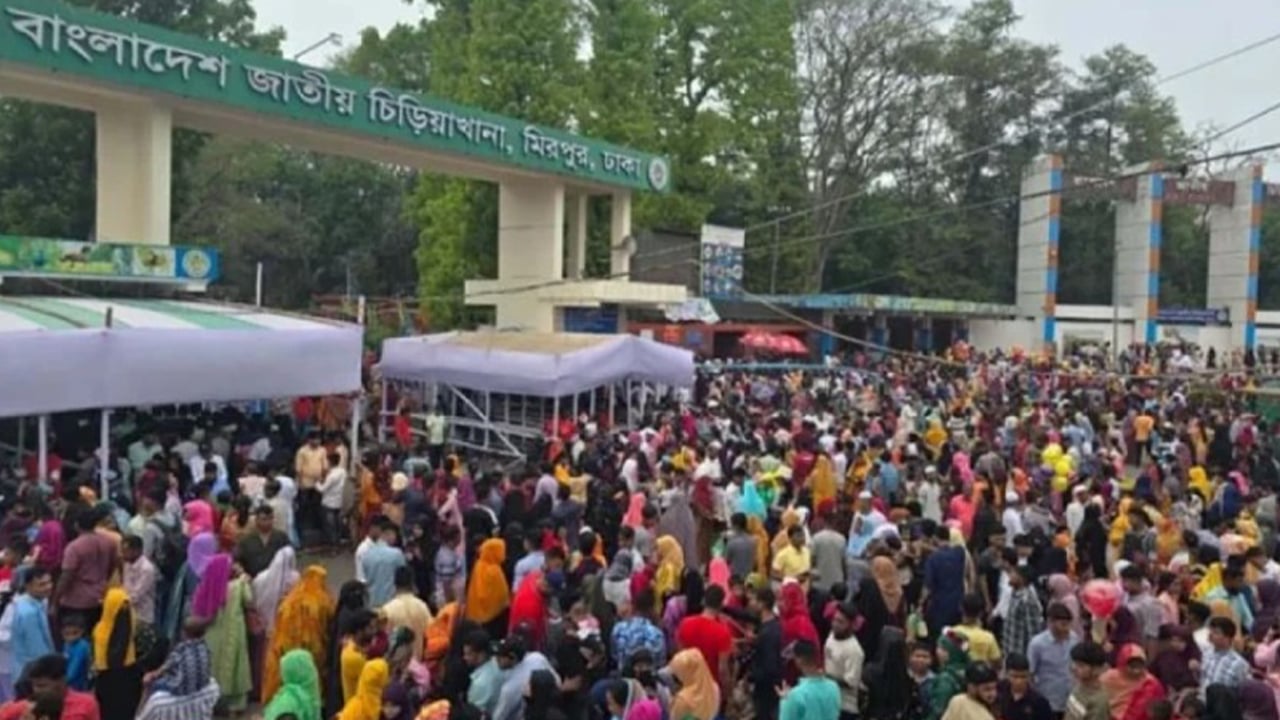 তীব্র যানজট, পায়ে হেঁটে চিড়িয়াখানায় দর্শনার্থীদের ঢল