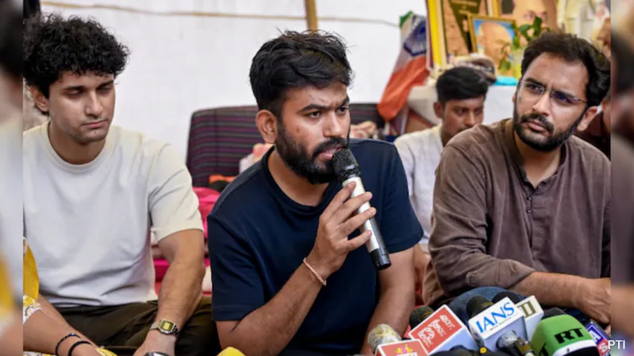 গণদাবির পক্ষে কারো ক্ষমতাই চিরস্থায়ী নয়: ককরোচ প্রধান