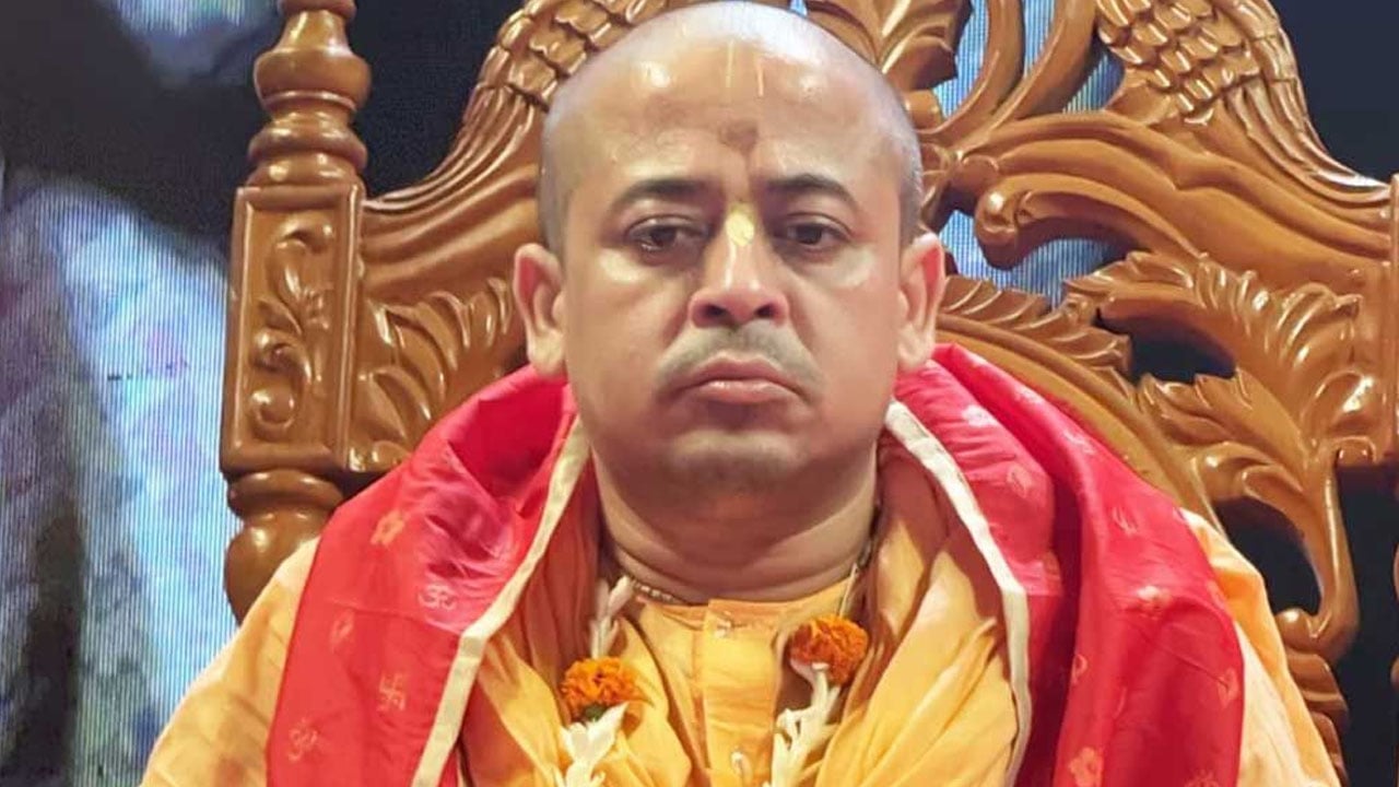 পুলিশের ওপর হামলা মামলায় চিন্ময়কে জেলগেটে জিজ্ঞাসাবাদের আদেশ
