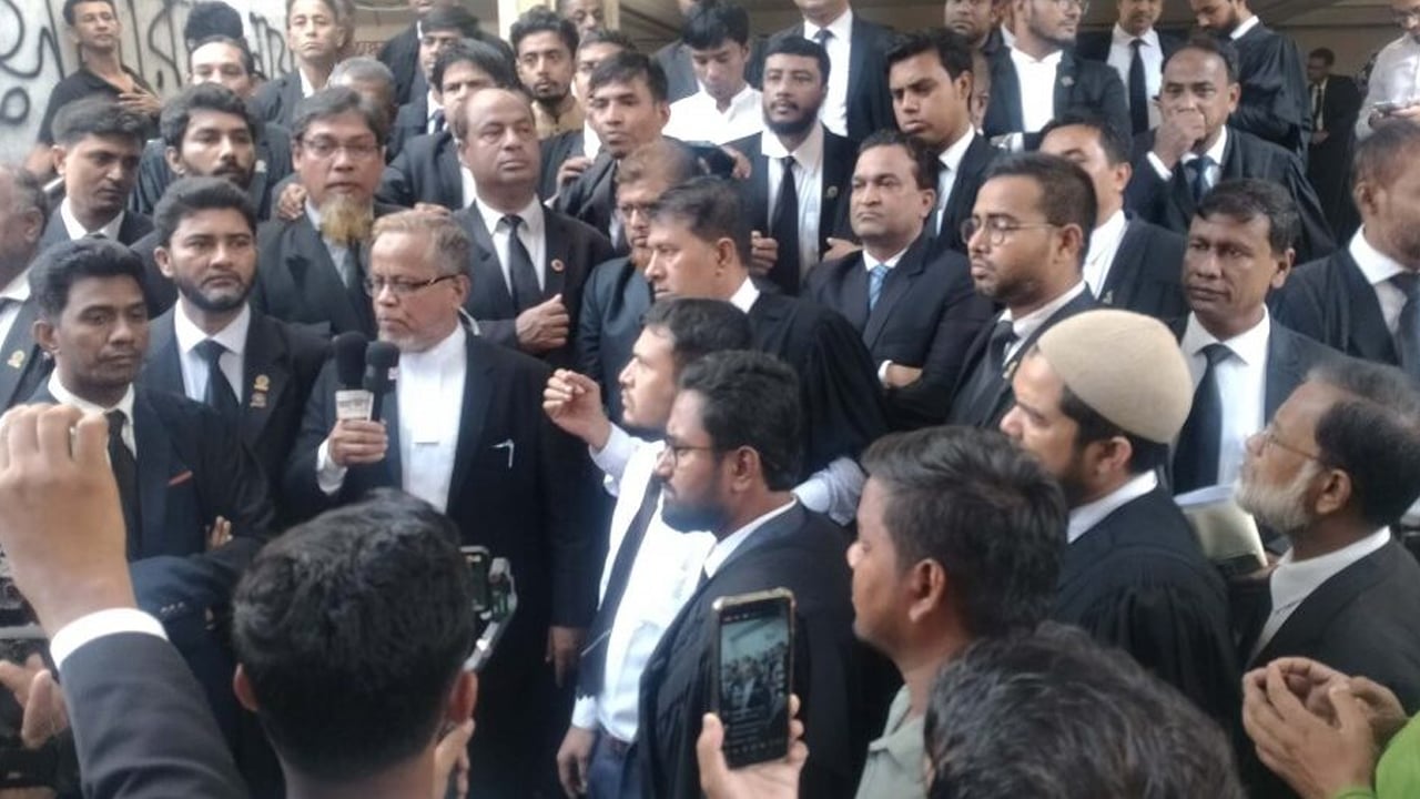 চিন্ময়ের ৬৬ আইনজীবীর জামিন