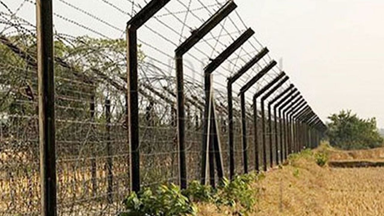 চৌদ্দগ্রামে ভারত সীমান্তে নারীর লাশ উদ্ধার