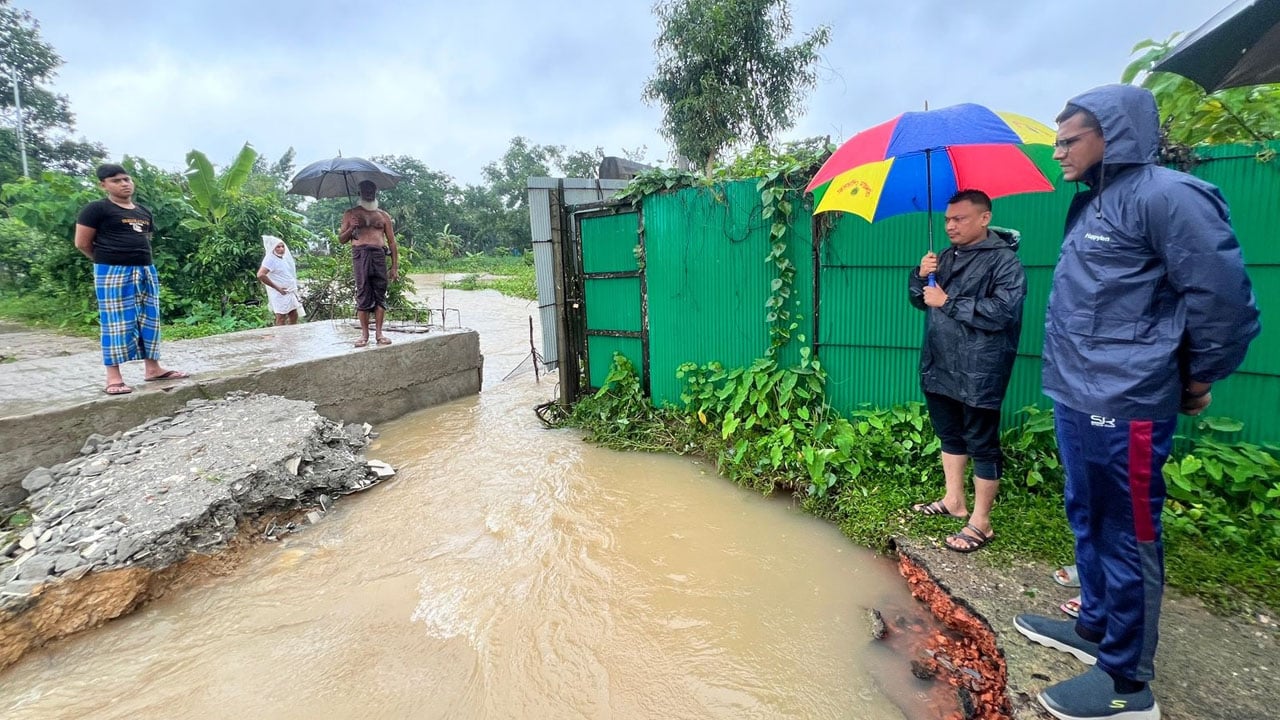 তলিয়ে গেছে আমনের বীজতলা, হতাশায় খামারি ও মৎস্য চাষিরা