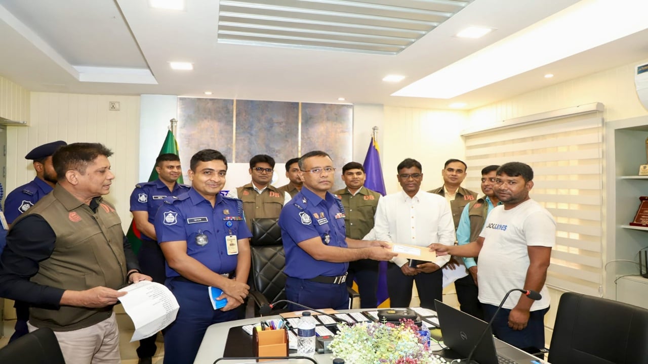 চুয়াডাঙ্গায় হারানো ৩২টি মোবাইল ফোন উদ্ধার করলো পুলিশ