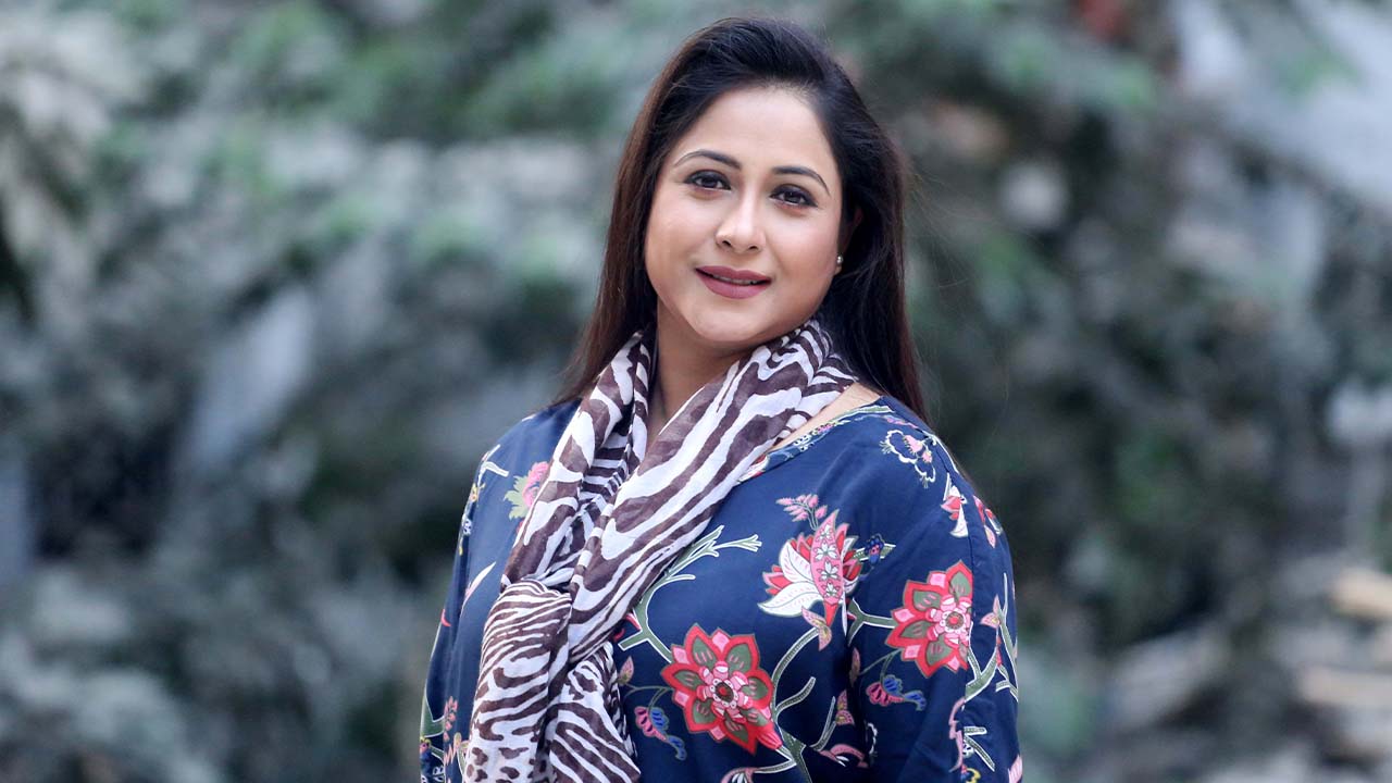 নিজের আত্মতৃপ্তির জন্য মঞ্চে অভিনয় করি: চুমকি