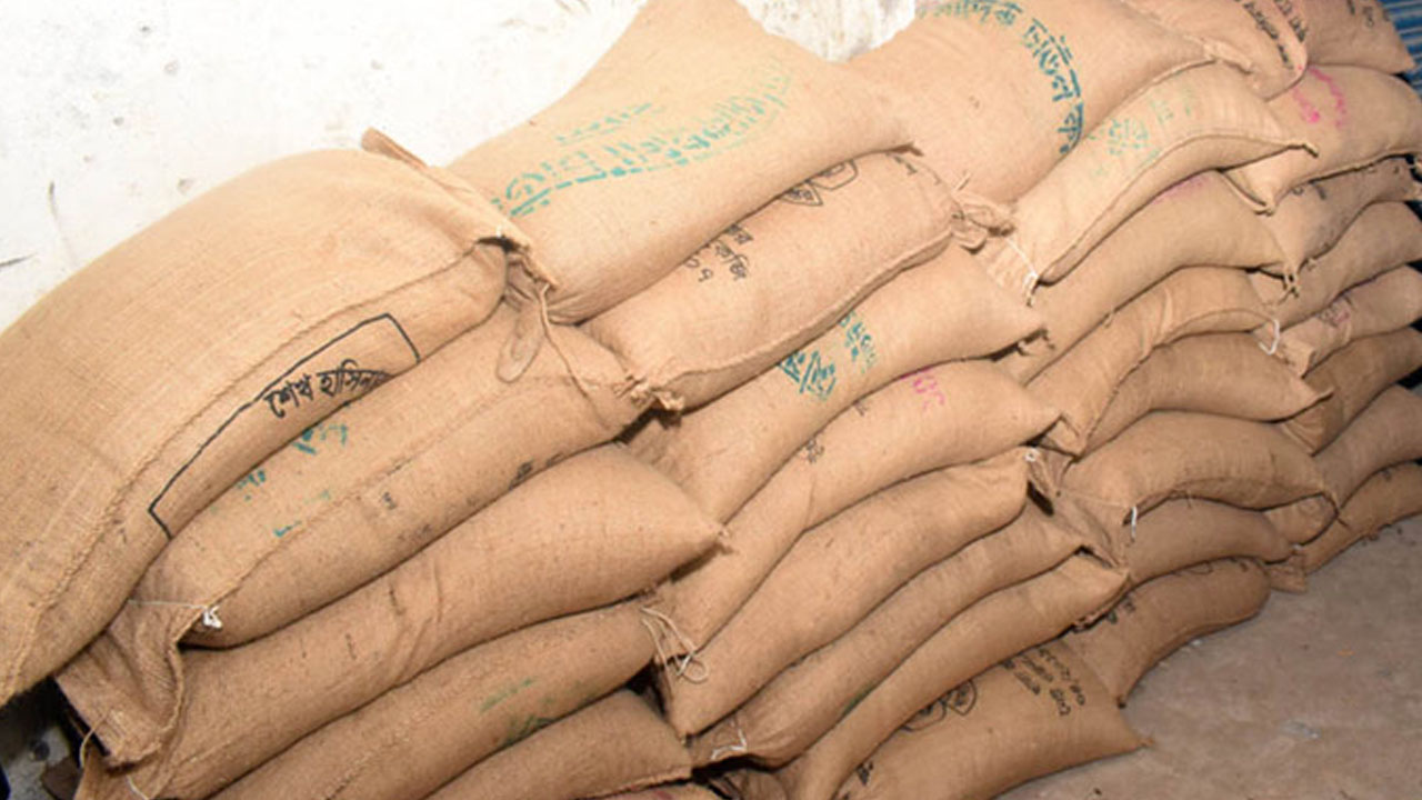 চেয়ারম্যানসহ ৯ ইউপি সদস্যকে শোকজ