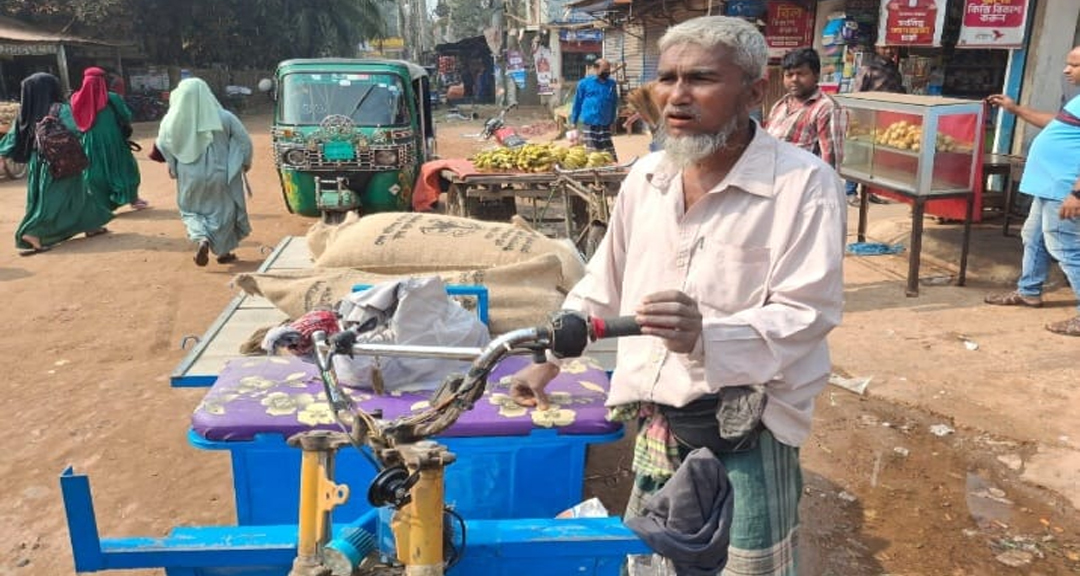 নোয়াখালীতে চোরাই চালসহ আ.লীগ নেতা ধরা