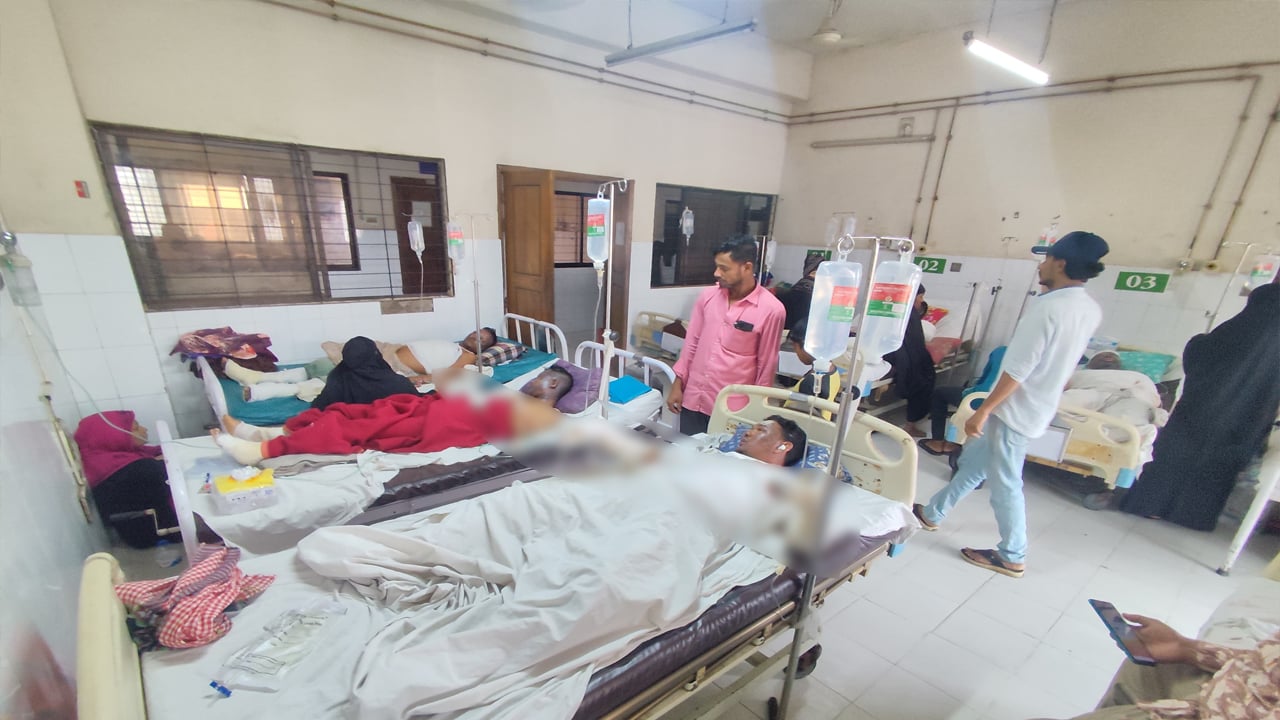 কক্সবাজারে গ্যাস পাম্পে বিস্ফোরণ, বার্ন ইউনিটে ভর্তি ৬জনের অবস্থা আশঙ্কাজনক