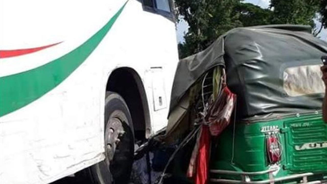 চট্টগ্রামের বাঁশখালীতে বাসচাপায় এক নারী নিহত