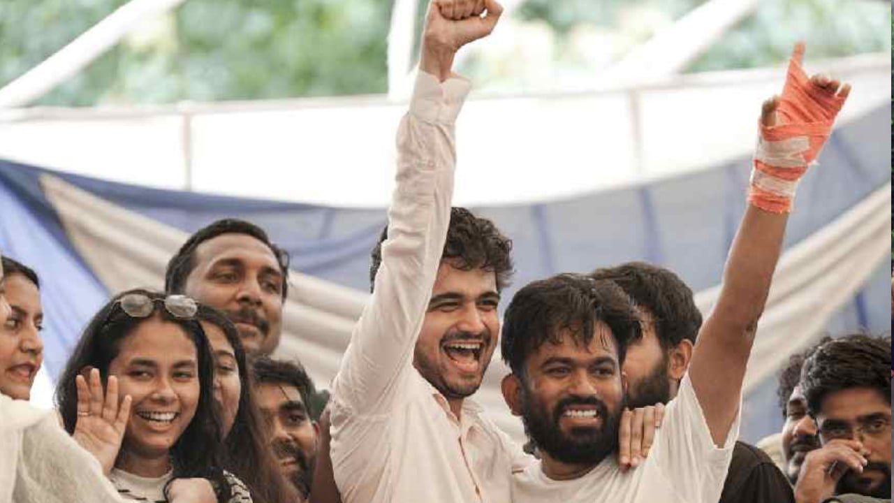 ‘তেলাপোকাদের’ যেভাবে দেখছে বিশ্ব গণমাধ্যম