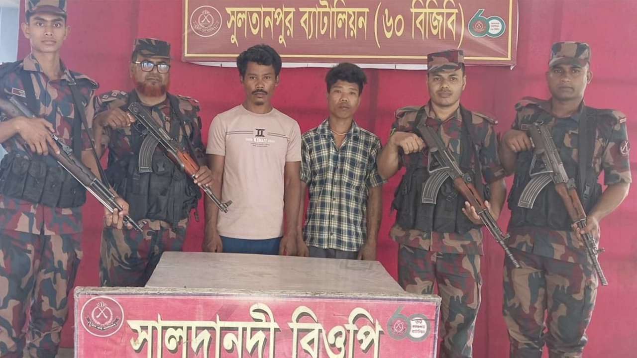কুমিল্লায় দুই ভারতীয় নাগরিক আটক