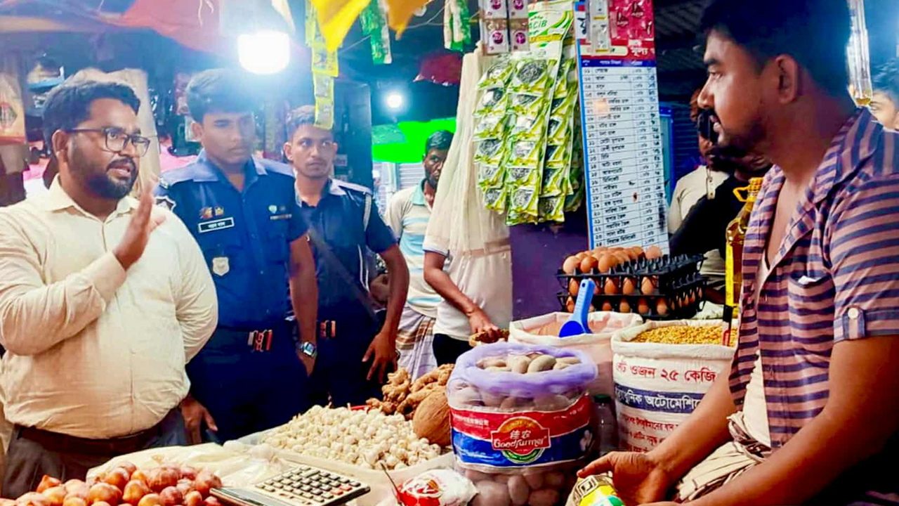 কুমিল্লায় ৩ প্রতিষ্ঠানকে ভোক্তা অভিযানে আর্থিক জরিমানা