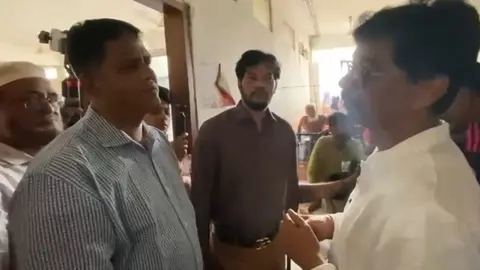 ‘হারপিক এনে দেন, আমি ক্লিন করব’ কুমেক পরিচালককে কৃষিমন্ত্রী