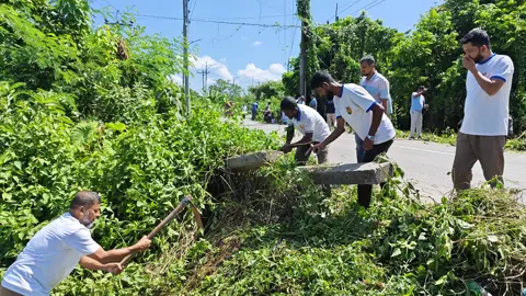 ডেঙ্গু ও ডাকাতির আতঙ্ক দূর করতে গোমতীর পাড়ে সাবেক কাউন্সিলরের পরিচ্ছন্নতা অভিযান