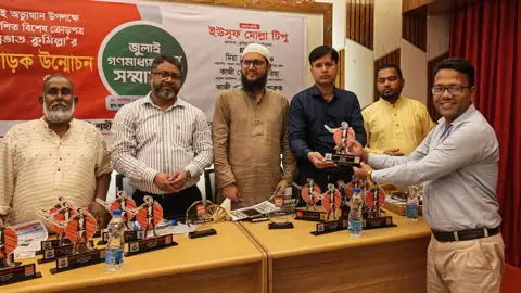 জুলাই গণমাধ্যমকর্মী সম্মাননা পেলেন আমার দেশের এম হাসান