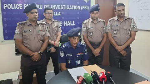 ধানকাটার শ্রমিক সেজে বৃদ্ধাকে হত্যা, মূল পরিকল্পনাকারীসহ গ্রেপ্তার ৩