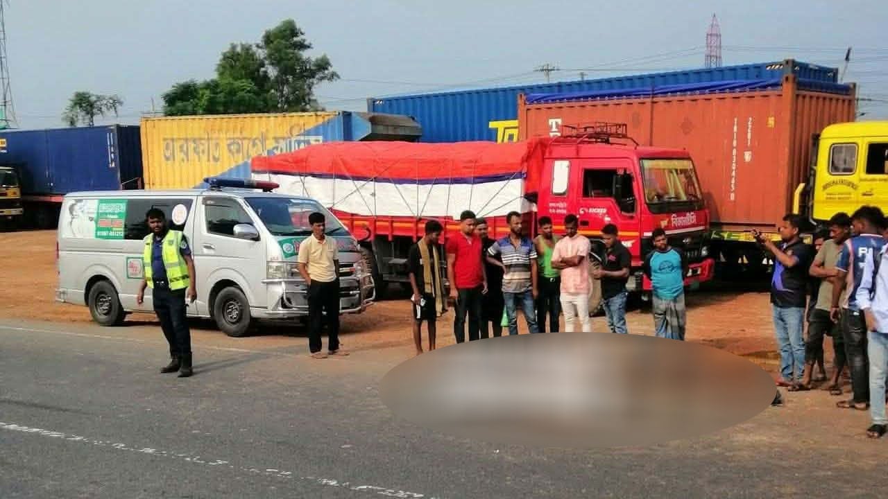 দাঁড়িয়ে থাকা বাসে মোটরসাইকেলের ধাক্কায় দুই যুবক নিহত