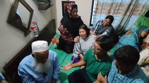 কি অন্যায় করেছে আমার ছেলে, এখন কি নিয়ে বাঁচবো? অপ্রতীমের মা 