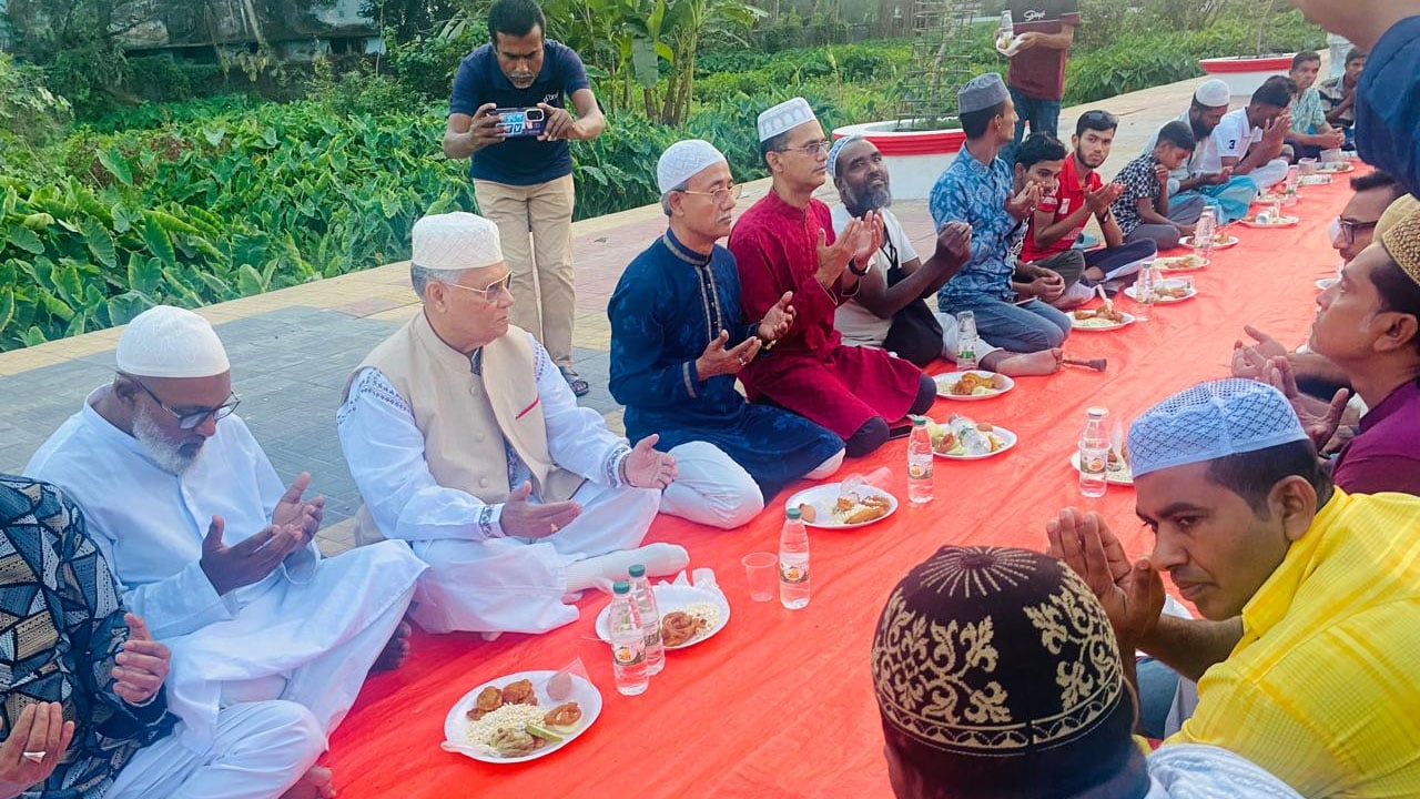 প্রধানমন্ত্রীর ঈদ উপহার পেলেন কুমিল্লা সিটির পরিচ্ছন্নতা কর্মীরা