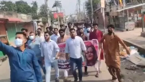 কুমিল্লায় জুমার খুতবার সময় ঝটিকা মিছিল, ছাত্রলীগ নেতাসহ গ্রেপ্তার ১৭