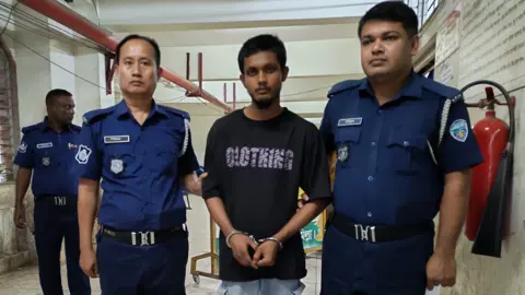 কুমিল্লায় জোড়া খুনের নেপথ্যে অটোরিকশা ছিনতাই, গ্রেপ্তার ‘সিরিয়াল কিলার’