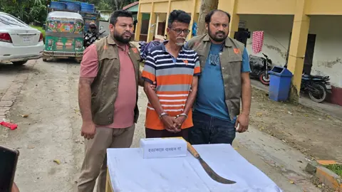 কুমিল্লায় জোড়া খুন, চলন্ত ট্রেন থেকে মূলহোতাসহ গ্রেপ্তার ৩