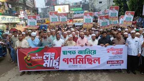 ‎শনিবারের লং মার্চকে স্বাগত জানিয়ে কুমিল্লায় ১১ দলীয় ঐক্যের গণ-মিছিল   ‎ 