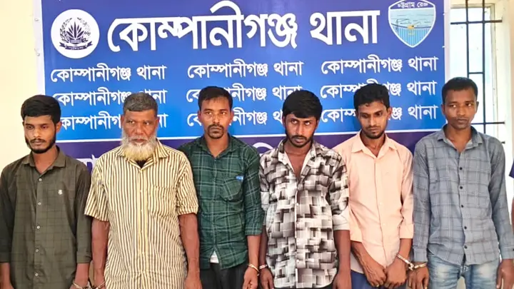 কোম্পানীগঞ্জে প্রাইভেটকার ও দেশীয় অস্ত্রসহ ৬ ডাকাত আটক