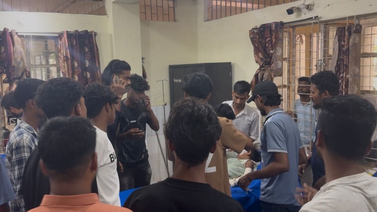 বাসের ধাক্কায় অটোরিকশা উল্টে নারী নিহত, আহত ৫