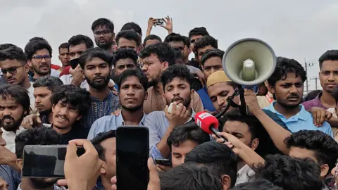 অপ্রতিম হত্যার প্রতিবাদে ঢাকা-চট্টগ্রাম মহাসড়ক অবরোধ প্রত্যাহার