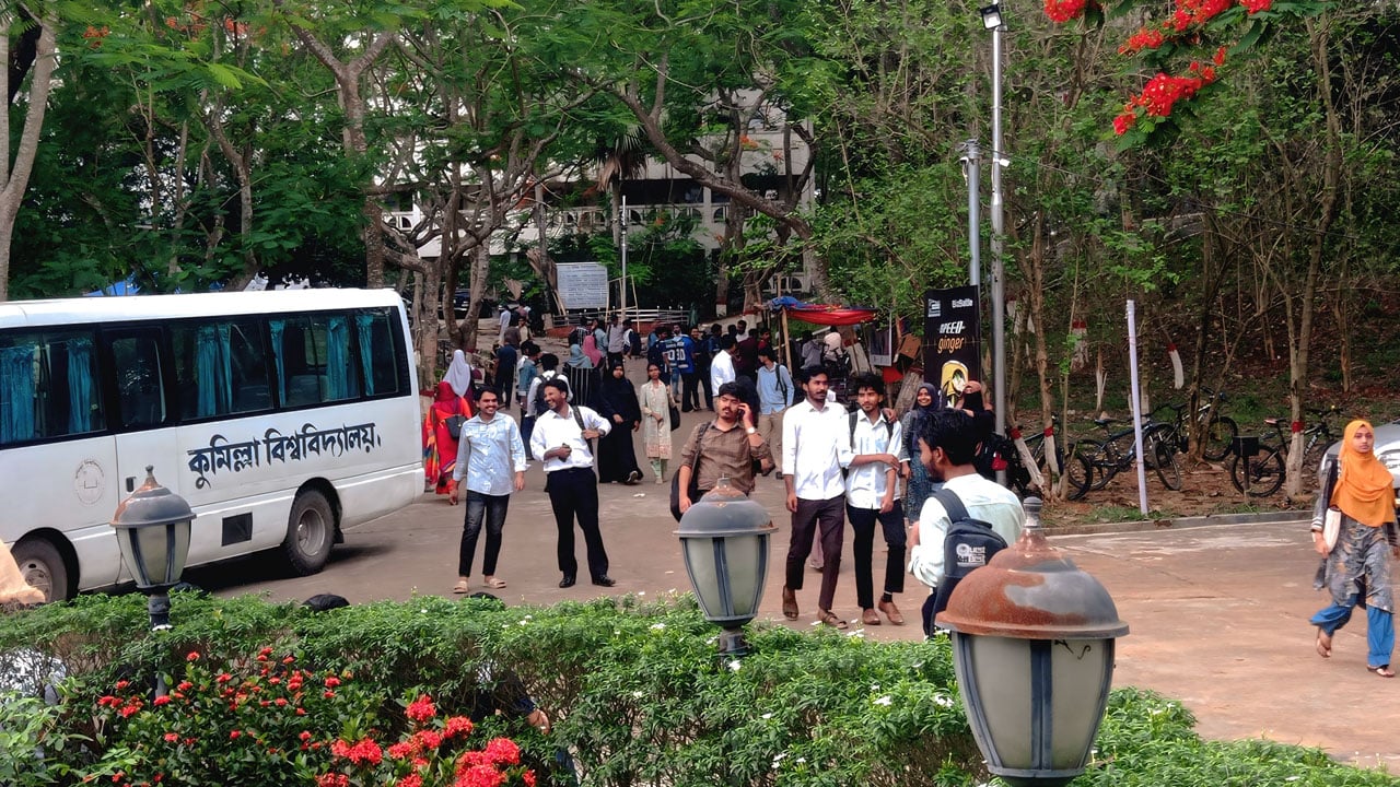 ১৯ ঘণ্টা ধরে বিদ্যুৎহীন কুমিল্লা বিশ্ববিদ্যালয়