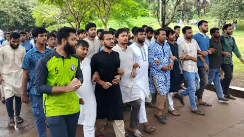 অপ্রতিম হত্যার বিচারের দাবিতে কুবিতে শিবির ও ছাত্রদলের বিক্ষোভ 