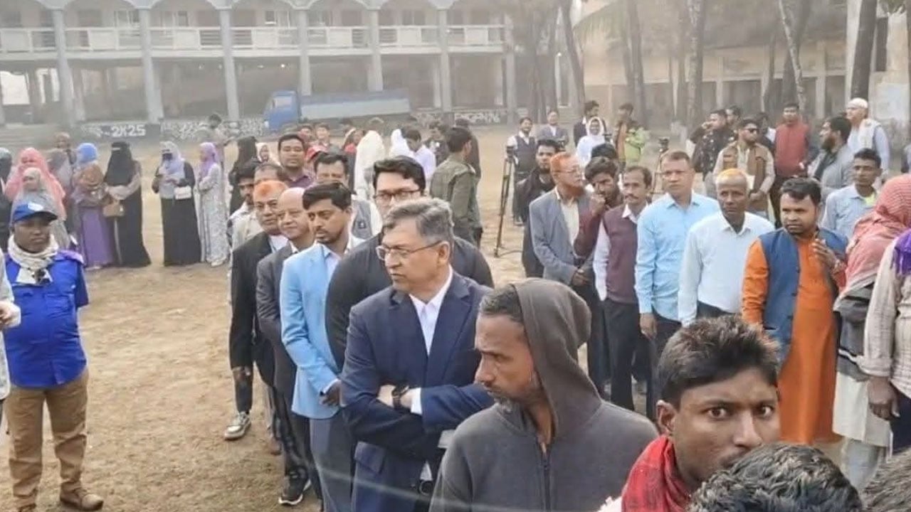 সমুদ্র শহরে ভোটগ্রহণ শুরু