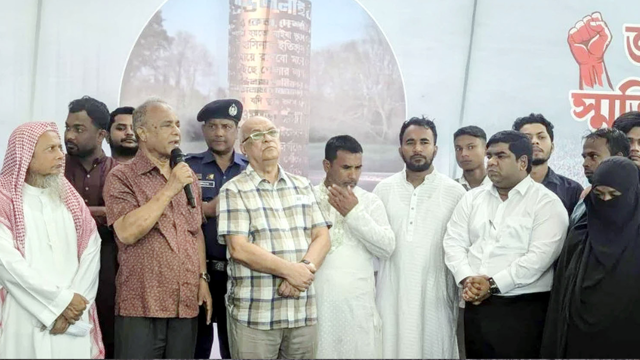 কক্সবাজারে ‘জুলাই স্মৃতি স্তম্ভে’র ভিত্তিপ্রস্তর স্থাপন করলেন স্বরাষ্ট্র উপদেষ্টা