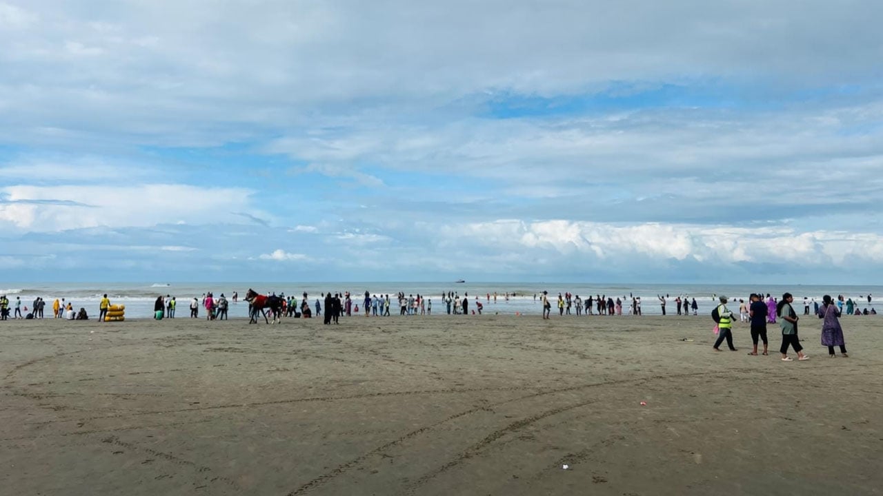 নির্বাচনি ছুটিতে পর্যটক নেই কক্সবাজারে, হোটেল বুকিং ১০ শতাংশের নিচে