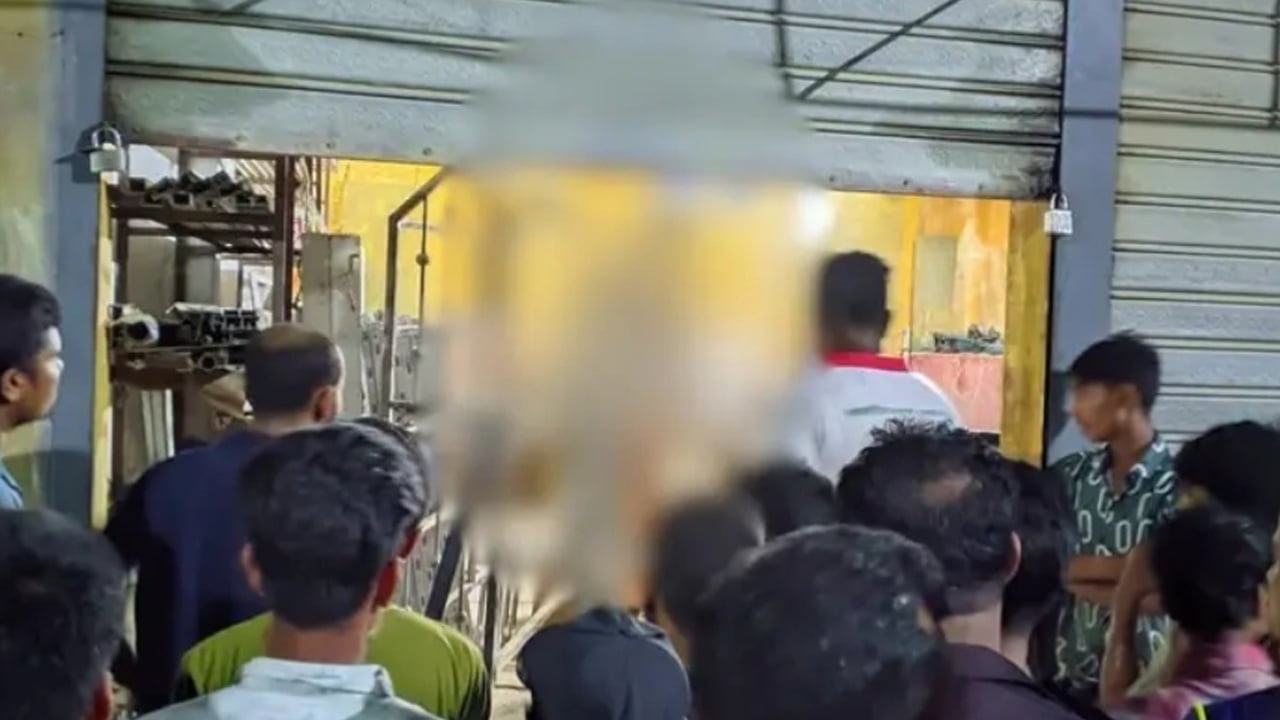 নিজের দোকানে গলায় ফাঁস লাগিয়ে যুবকের আত্মহত্যা