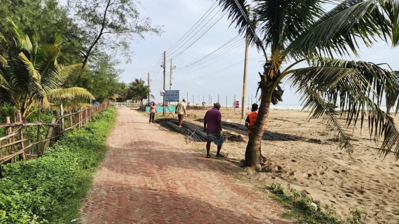 কক্সবাজার সমুদ্রসৈকতে রাস্তা নির্মাণকাজ বন্ধের নির্দেশ হাইকোর্টের